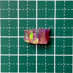 《人工オパール》(ネオンオパール) 原石 マダー/オレンジ斑 0.9g (樹脂含侵) 2枚目の画像