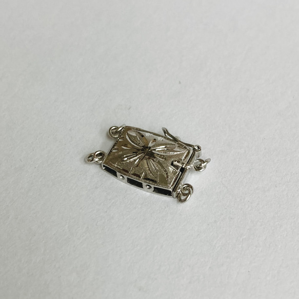 【訳あり/ビンテージ】2連用クラシックスクエア型クラスプ/約11x18mm/リング付き/R/made in japan 2枚目の画像