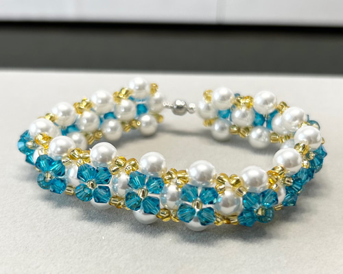 人魚姫のABUKU(ハンドメイドビーズブレスレットセット) ビーズアクセサリーセット（小花タイプ•水色） ブレスレット ito
