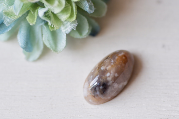 アゲート＊オーバル・カボション・カット＊12.76ct＊19.8×10.6mm＊QAG-014 1枚目の画像