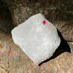 ミャンマー産　レッドスピネル　母岩付き原石　② 5枚目の画像