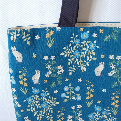 ぺたんこトートバッグ 布製 A4収納 肩掛け ボタニカルキャット柄