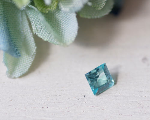 ブルー・アパタイト＊スクウェア・カット＊0.38ct＊4.0mm＊AP-002