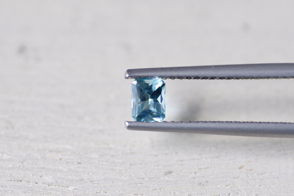 ブルー・アパタイト＊オクタゴン・カット＊0.28ct＊4.3×3.4mm＊AP-014 4枚目の画像