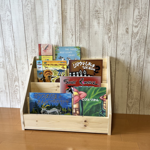 ⭐︎木製 絵本棚 ハンドメイド⭐︎ 引取可能】表紙が見える 仕切り付き絵本棚（収納ケース小6個付） 天然