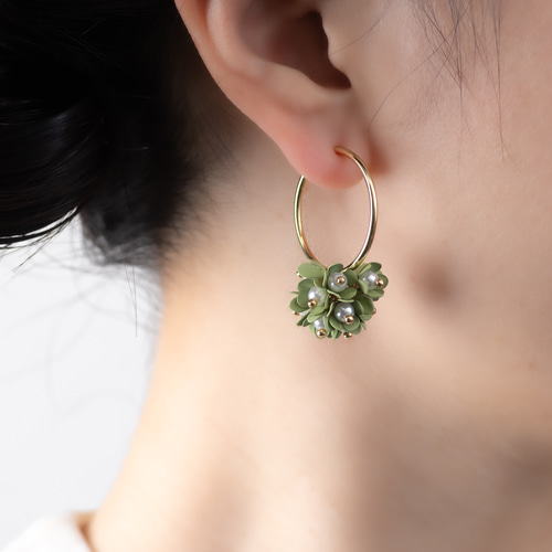 K14gf パールフラワーブーケ【くすみグリーン】 フープイヤリング