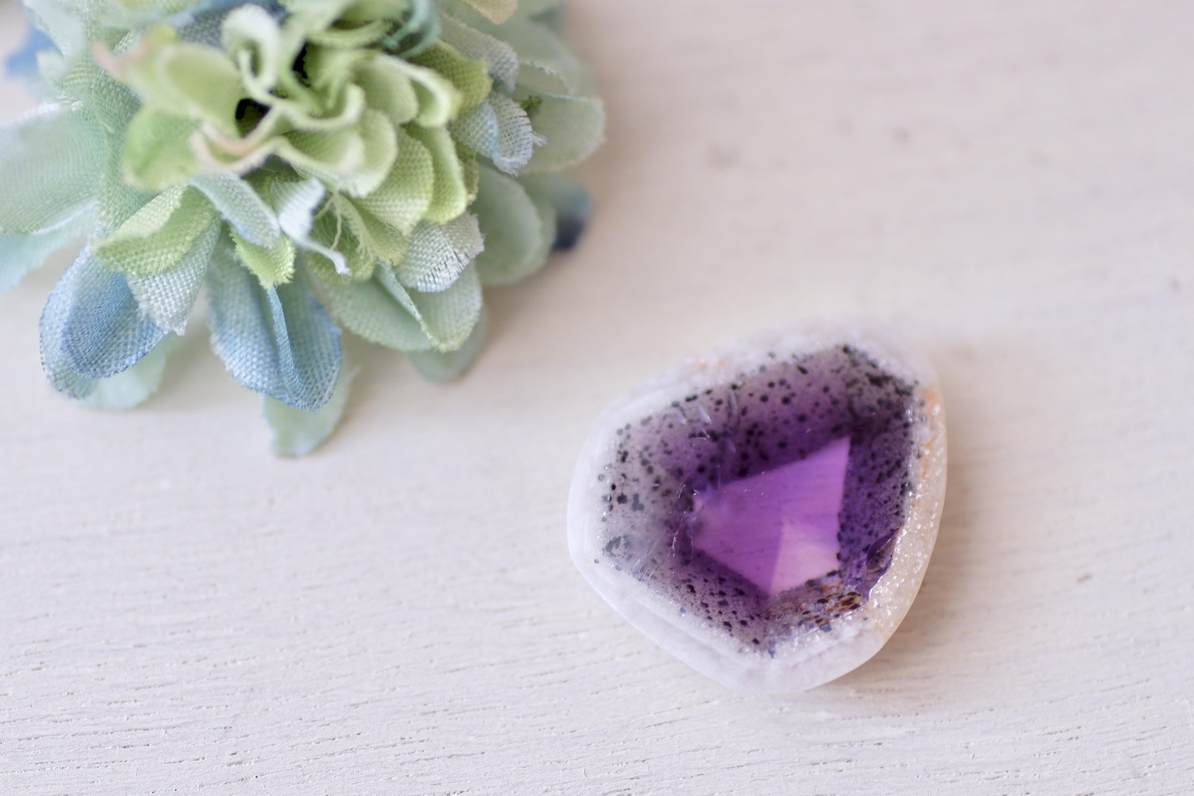 アメシスト＊ファンシー・バフトップ・カット＊20.80ct＊23.4×21.8mm＊QA-038