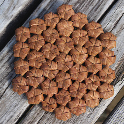 山葡萄の皮角型花結び編み飾りペンダント、他 山葡萄の皮角型花結び編み飾りペンダント、他