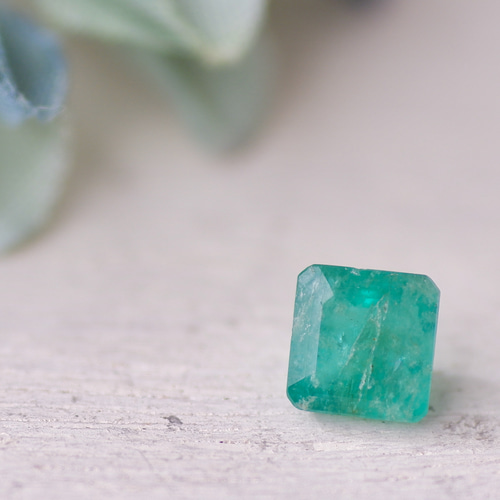 エメラルド＊オクタゴン・カット＊0.79ct＊5.2×5.1mm＊BEE-010