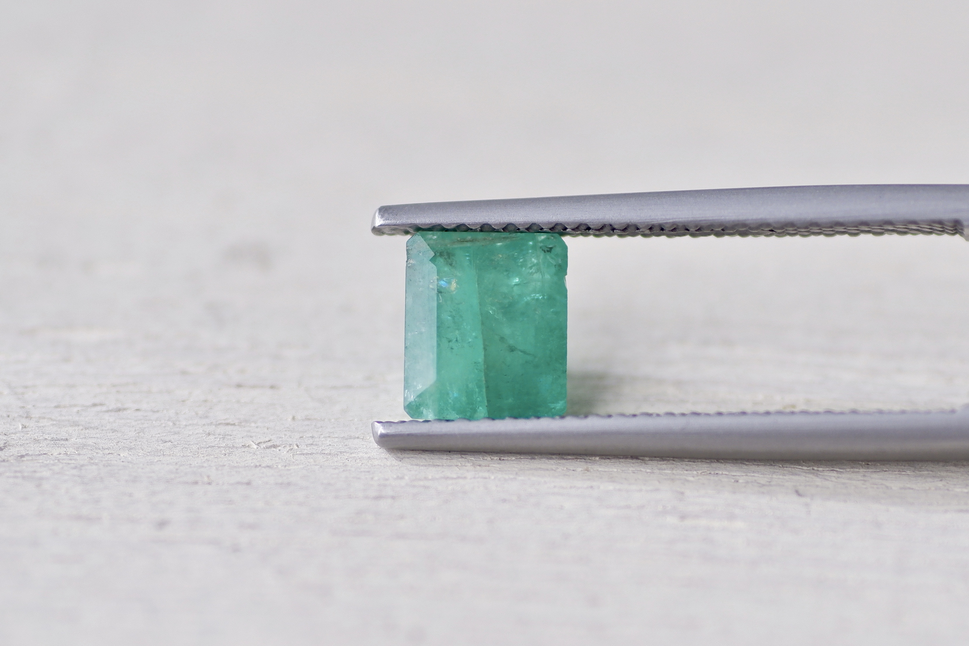 エメラルド＊オクタゴン・カット＊1.29ct＊6.4×5.5mm＊BEE-012