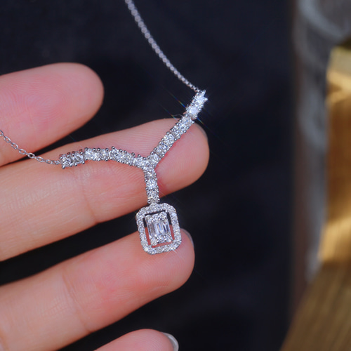 【美品】K18/天然ダイヤモンド0.10ct　ストレートタイプネックレス Amazon | 天然ダイヤモンド 0,10ct 18金 ネックレス 一粒ダイヤ