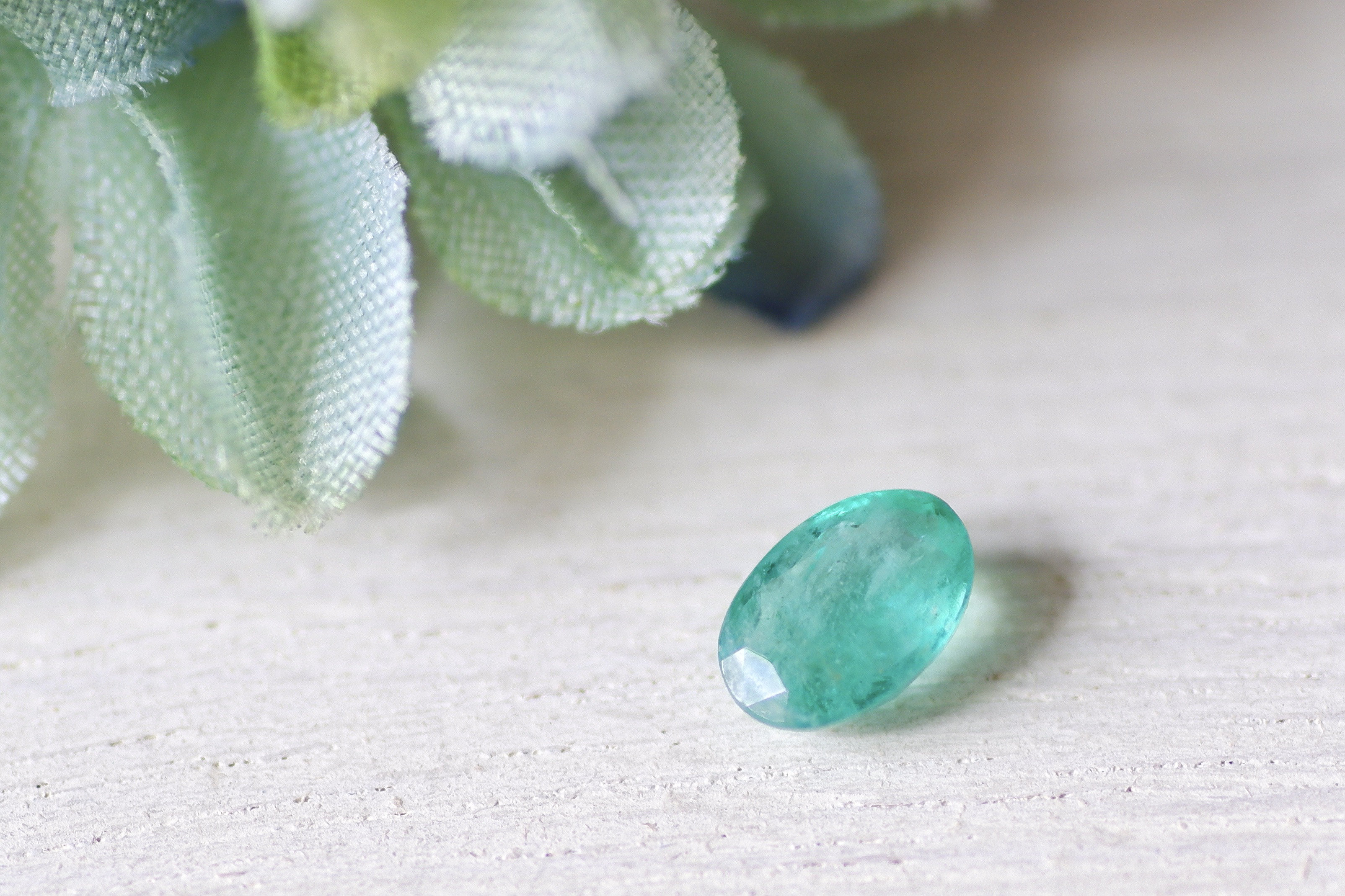 エメラルド＊オーバル・カット＊0.48ct＊6.0×4.0mm＊BEE-002