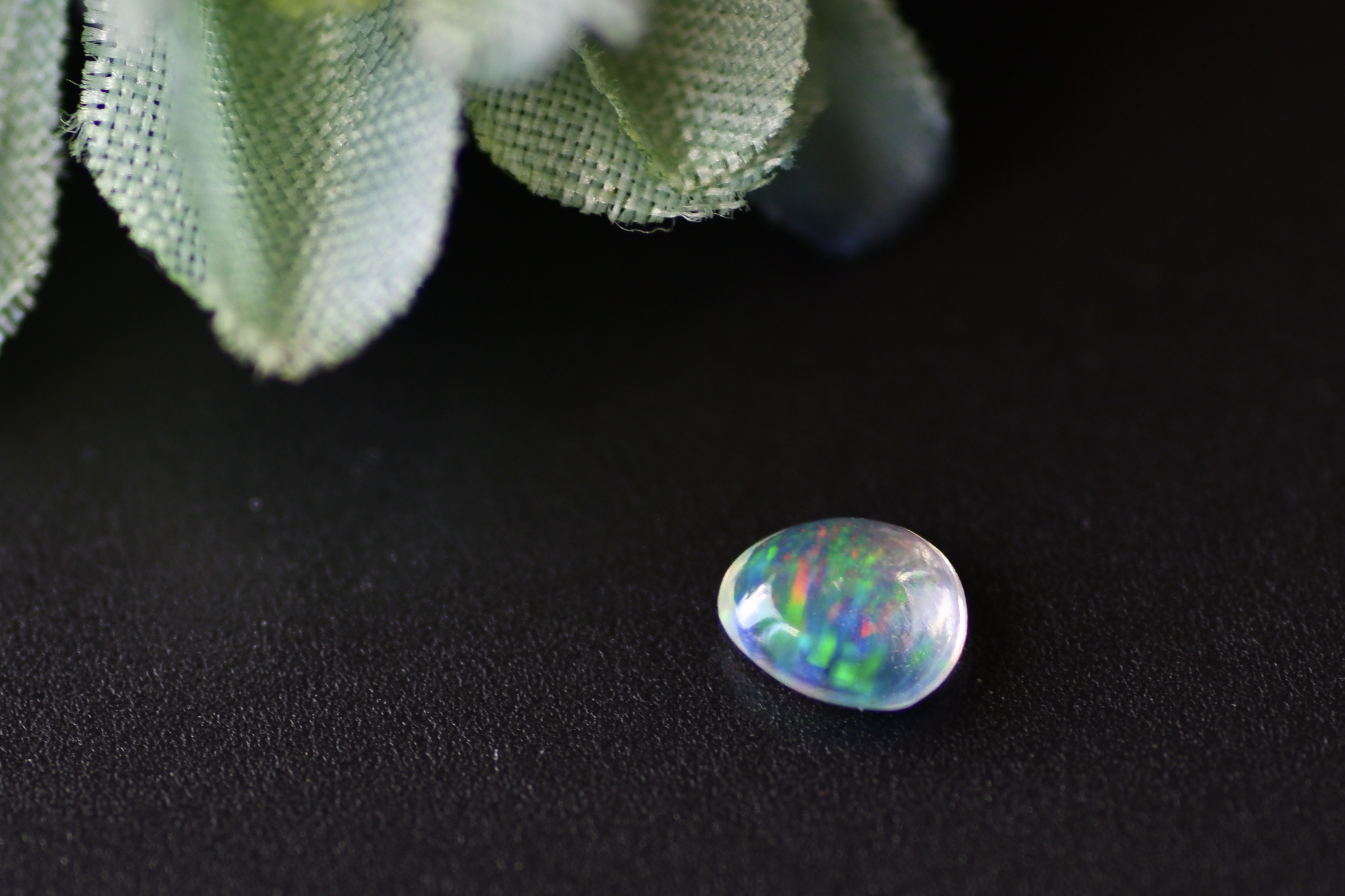 ウォーター・オパール＊オーバル・カボション・カット＊0.24ct＊4.7×4.0mm＊OP-045