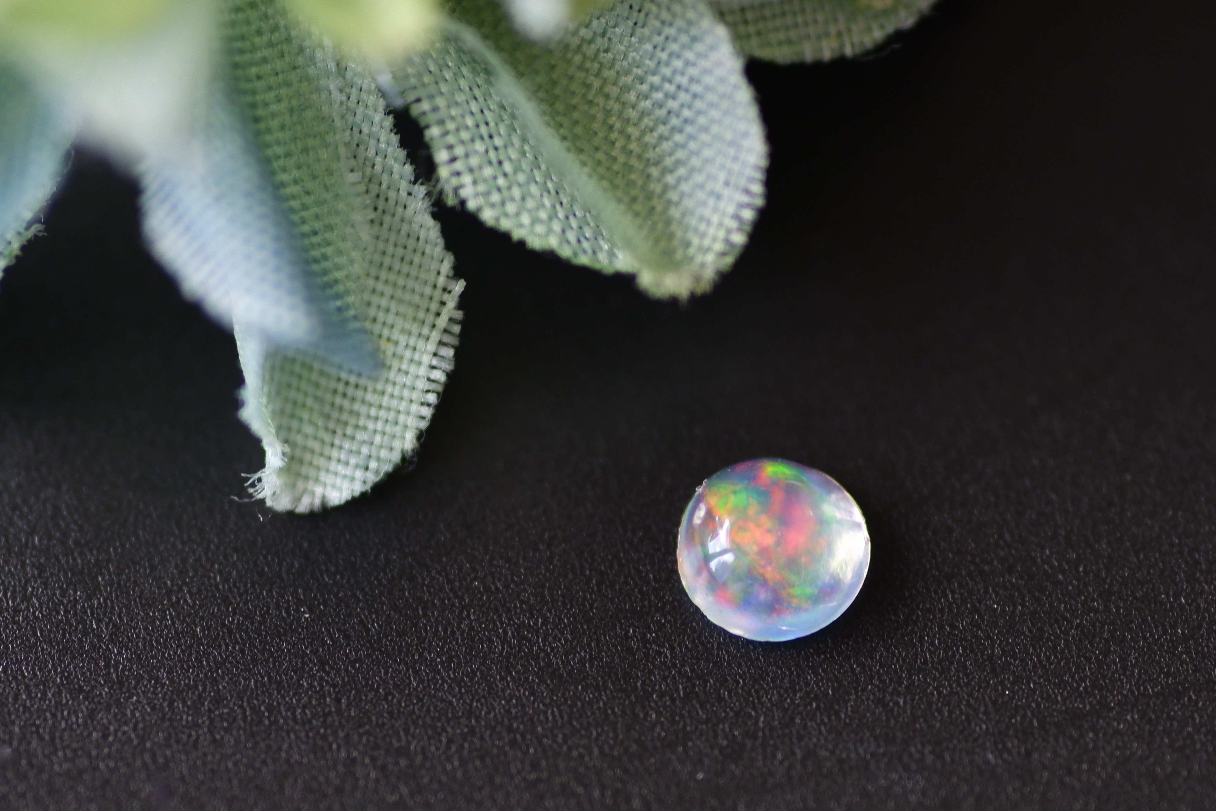 ウォーター・オパール＊オーバル・カボション・カット＊0.25ct＊4.6×4.4mm＊OP-044