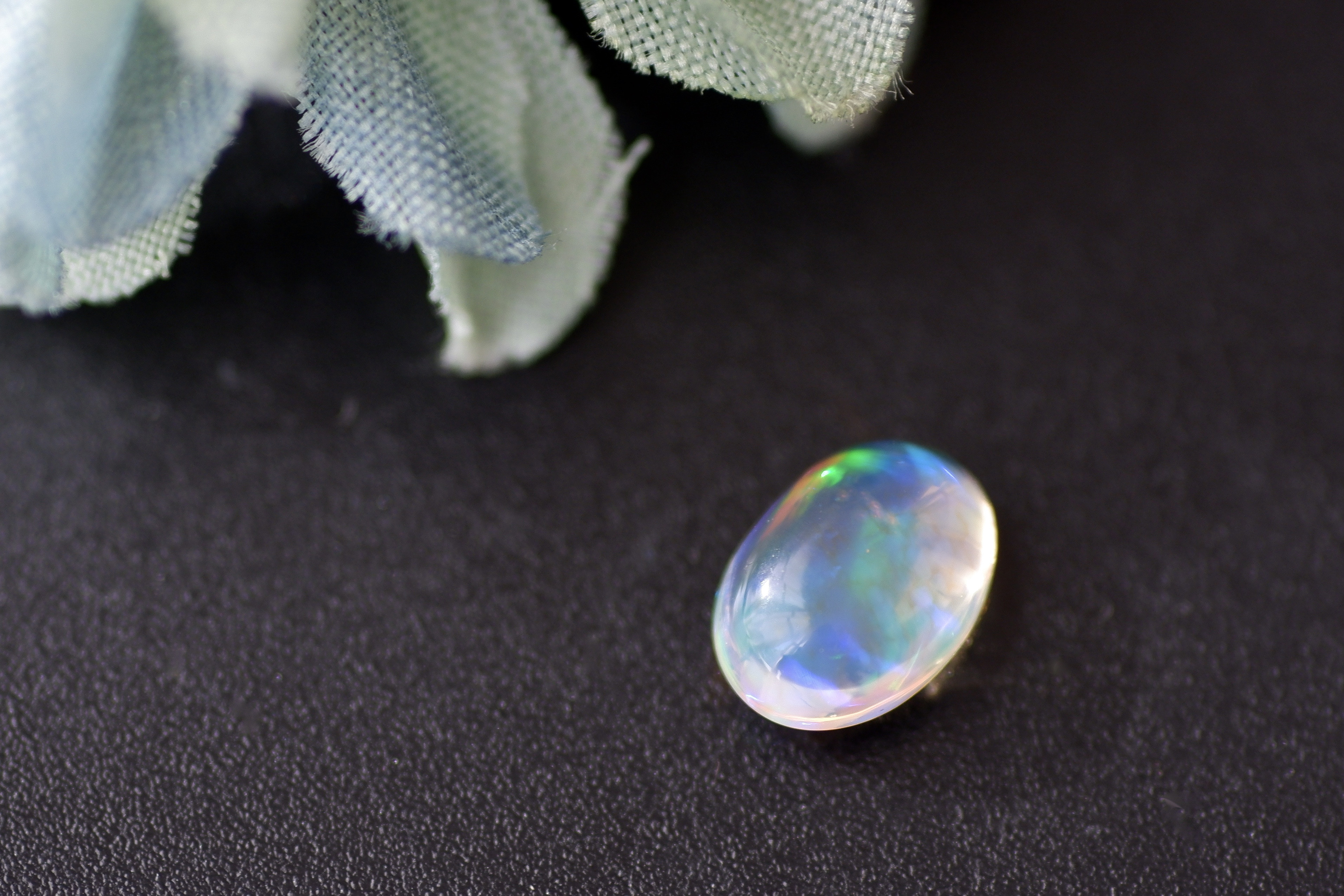 ウォーター・オパール＊オーバル・カボション・カット＊1.02ct＊8.2×5.8mm＊OP-102
