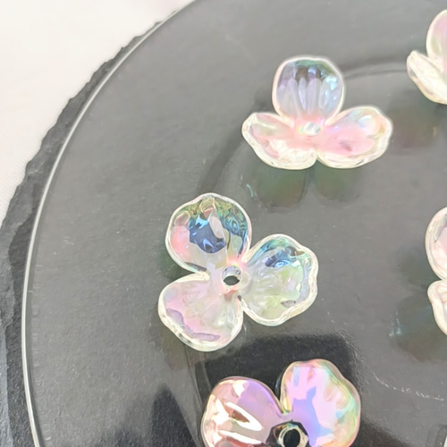 8個】オーロラクリア 3弁 フラワー アクリル ビーズ 大ぶり センター