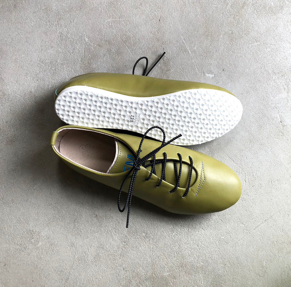 【搭配橡膠錶帶輕鬆佩戴！ 】 手工製作的運動鞋，包裹著一塊皮革/開心果綠 第10張的照片