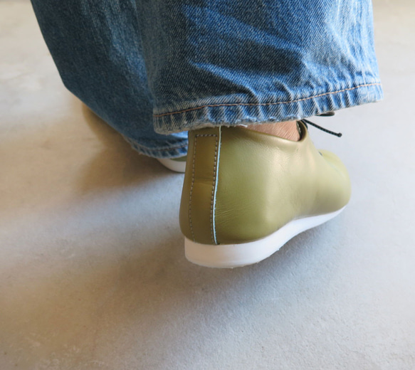【搭配橡膠錶帶輕鬆佩戴！ 】 手工製作的運動鞋，包裹著一塊皮革/開心果綠 第9張的照片