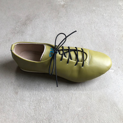 【搭配橡膠錶帶輕鬆佩戴！ 】 手工製作的運動鞋，包裹著一塊皮革/開心果綠 第5張的照片