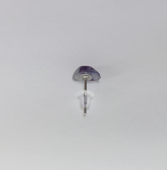 単品 フローライト (青紫) ピアス サージカル仕様 キャッチはシリコン [02] FL_02 4枚目の画像