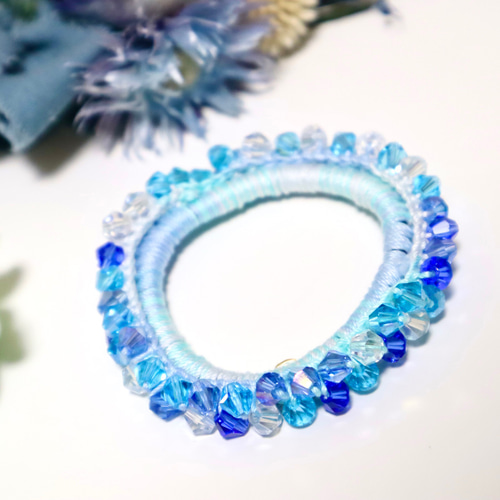 ブルーのビーズシュシュ(ソロバンビーズ) シュシュ mio-tempo 通販