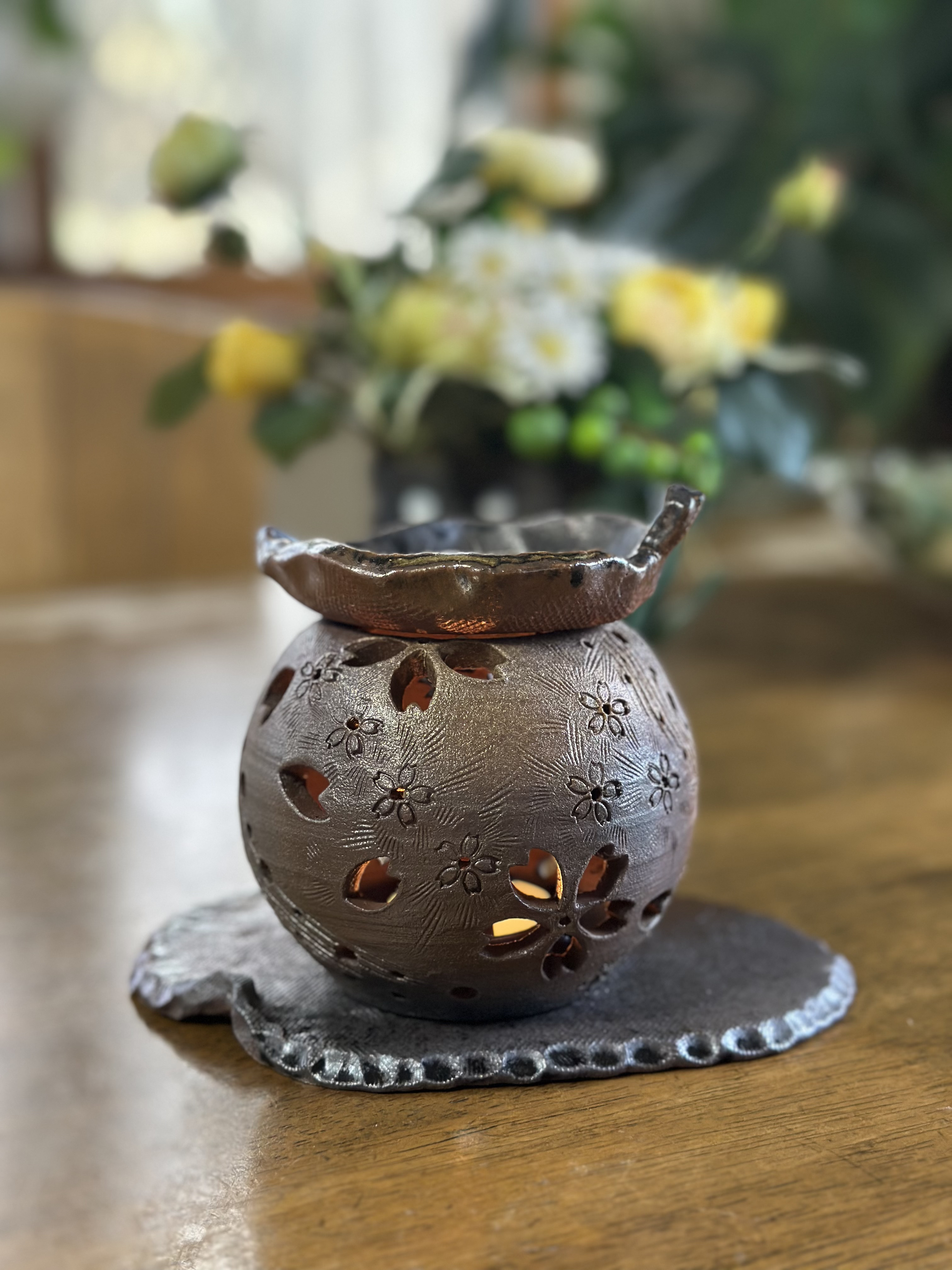 【再販】桜の花びらがひらひらと舞う灯りとお茶の香り漂う癒しの茶香炉　アロマポット