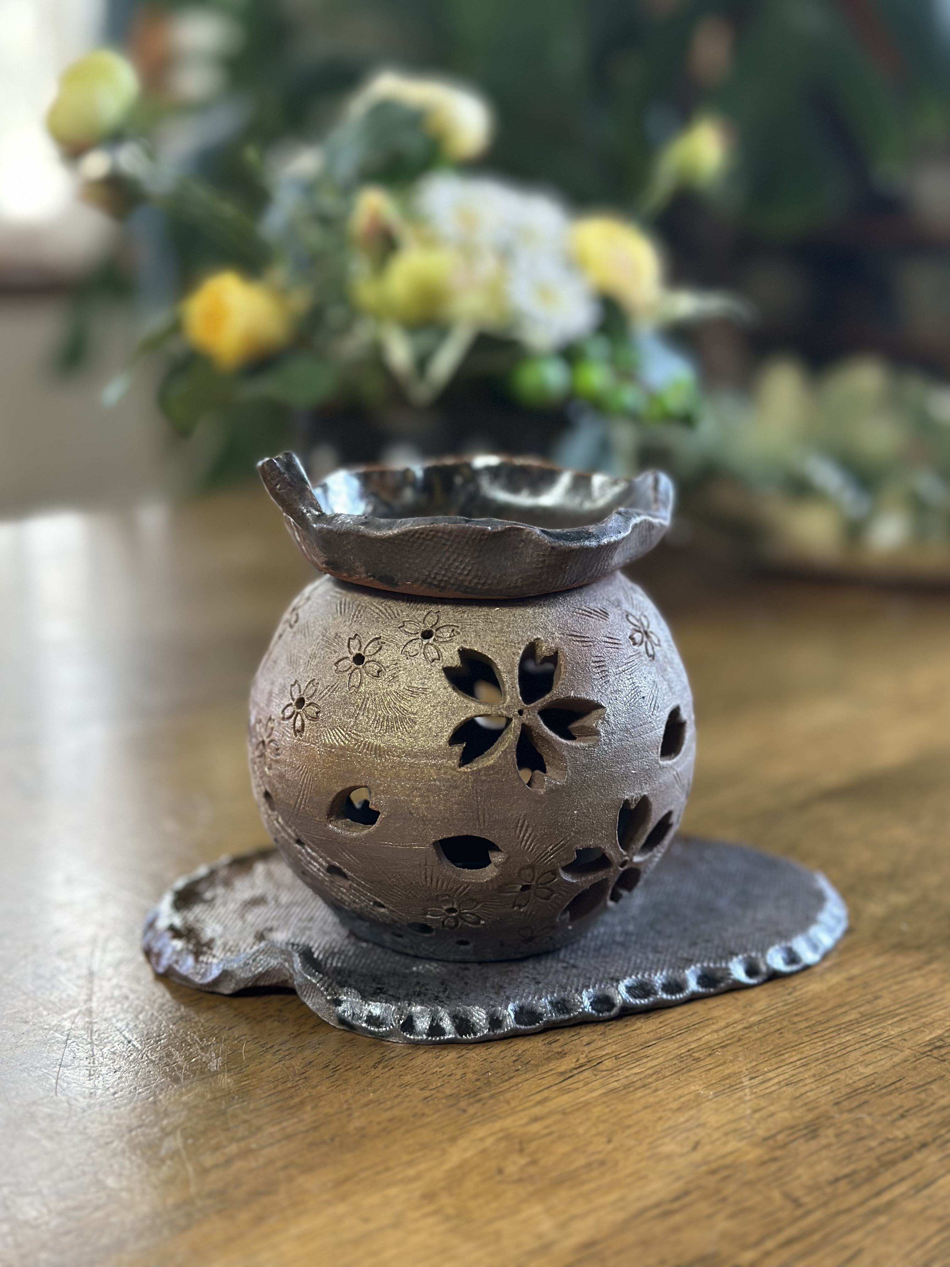 【再販】桜の花びらがひらひらと舞う灯りとお茶の香り漂う癒しの茶香炉　アロマポット