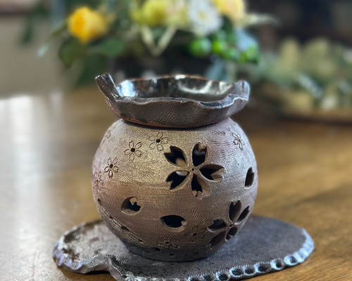 再販】桜の花びらがひらひらと舞う灯りとお茶の香り漂う癒しの茶香炉