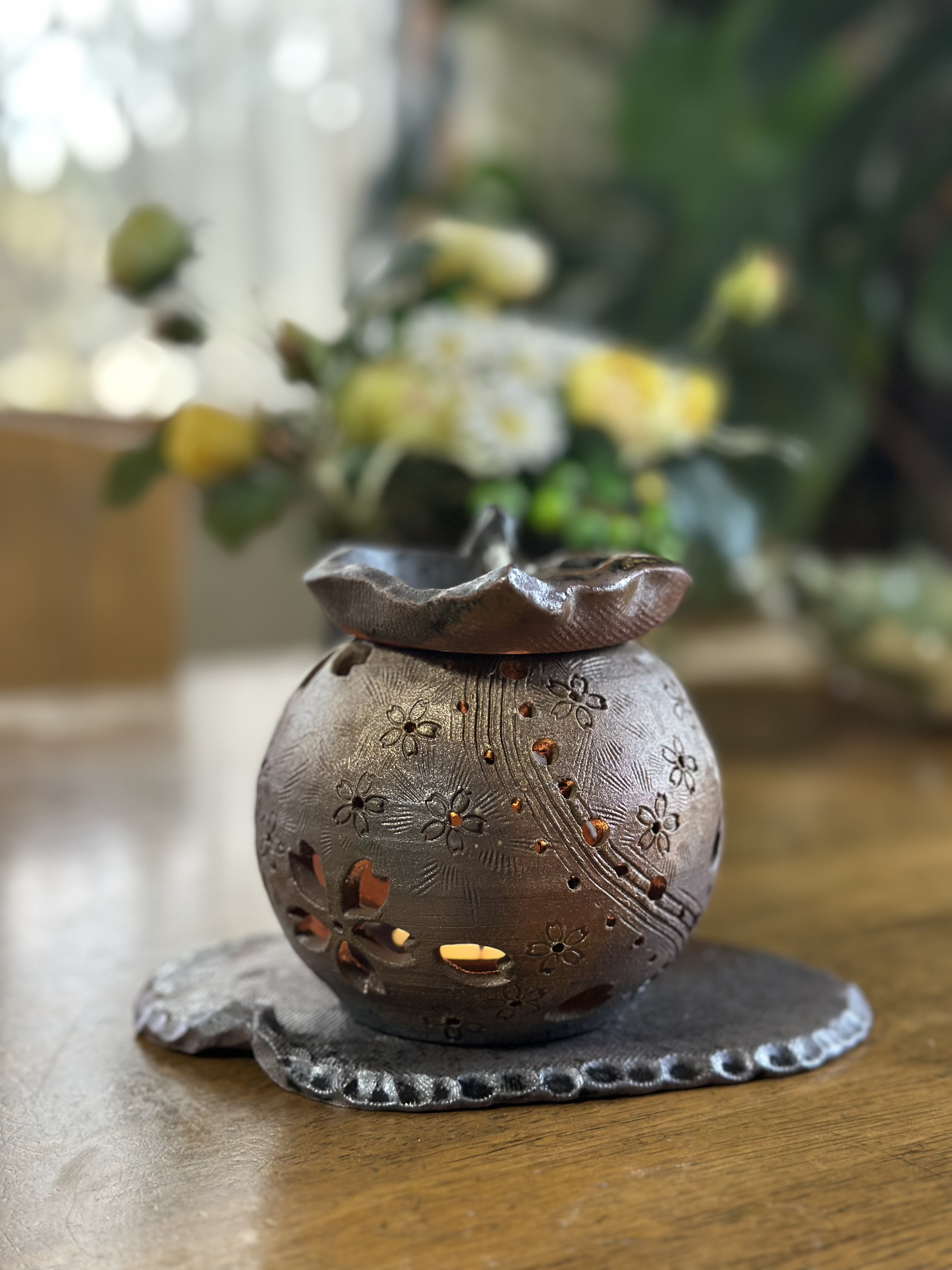 【再販】桜の花びらがひらひらと舞う灯りとお茶の香り漂う癒しの茶香炉　アロマポット