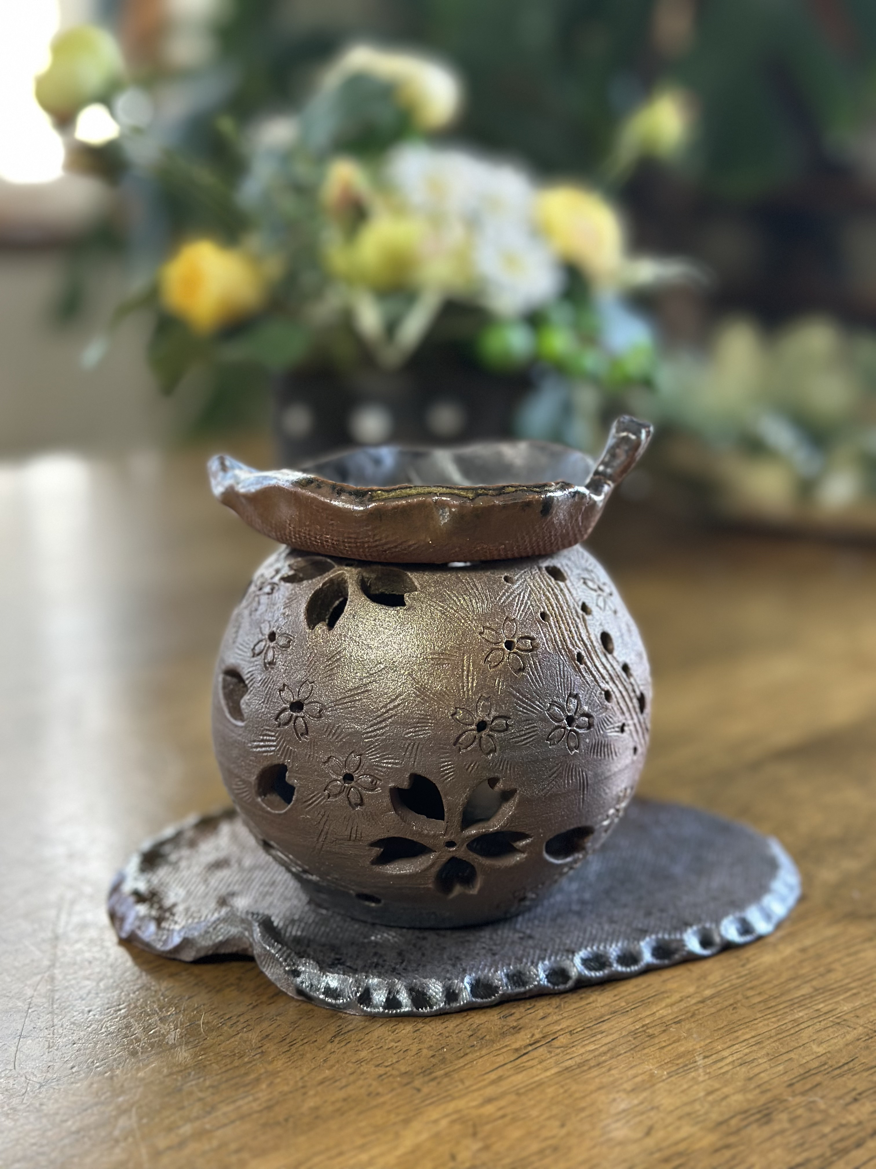 【再販】桜の花びらがひらひらと舞う灯りとお茶の香り漂う癒しの茶香炉　アロマポット