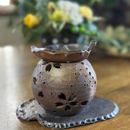 再販】桜の花びらがひらひらと舞う灯りとお茶の香り漂う癒しの茶香炉