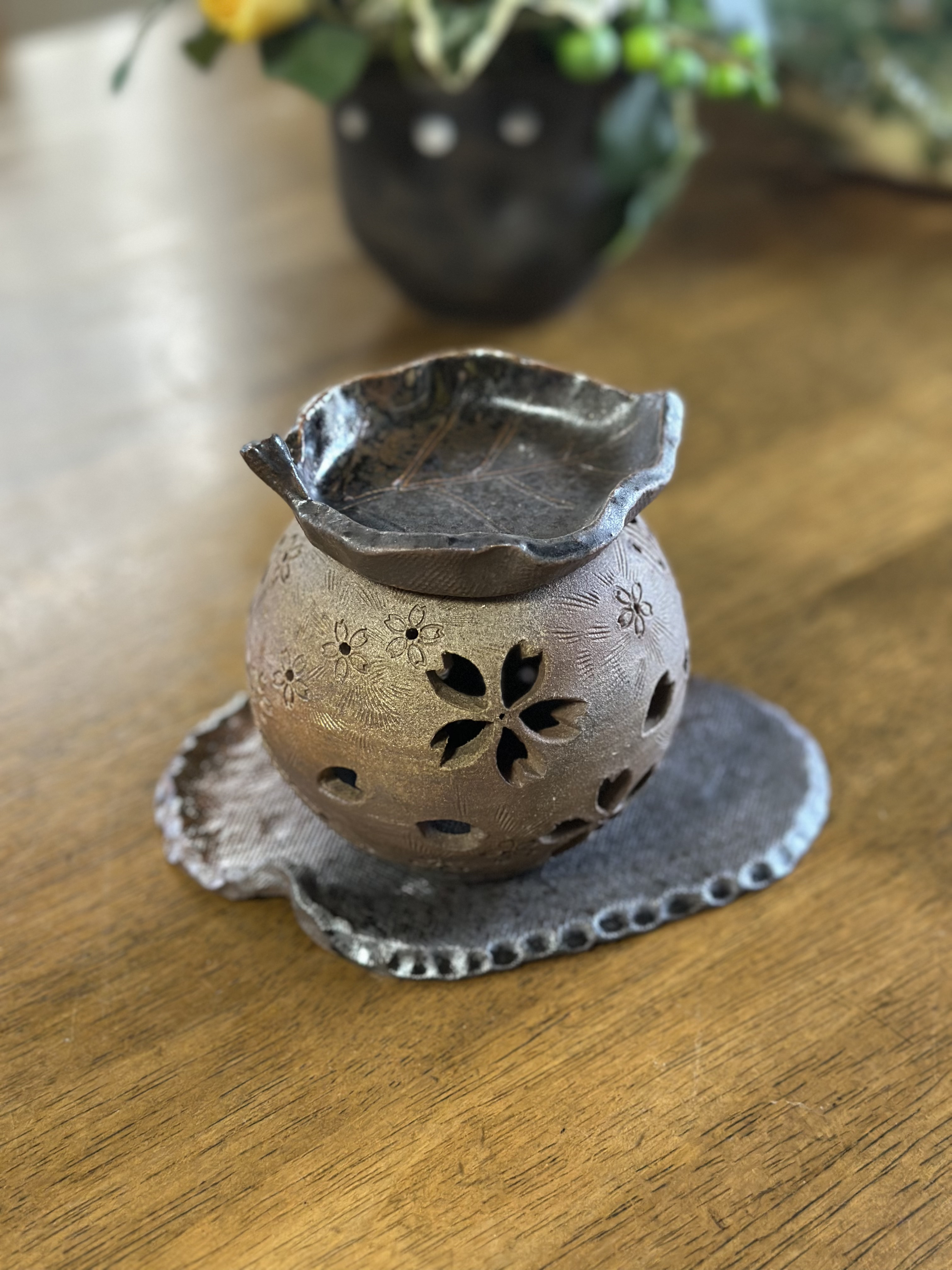 【再販】桜の花びらがひらひらと舞う灯りとお茶の香り漂う癒しの茶香炉　アロマポット