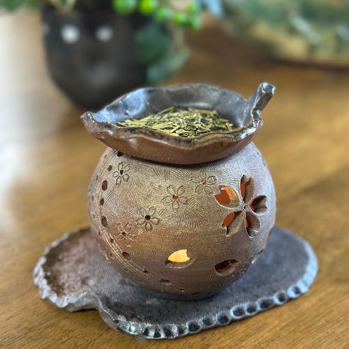 再販】桜の花びらがひらひらと舞う灯りとお茶の香り漂う癒しの茶香炉