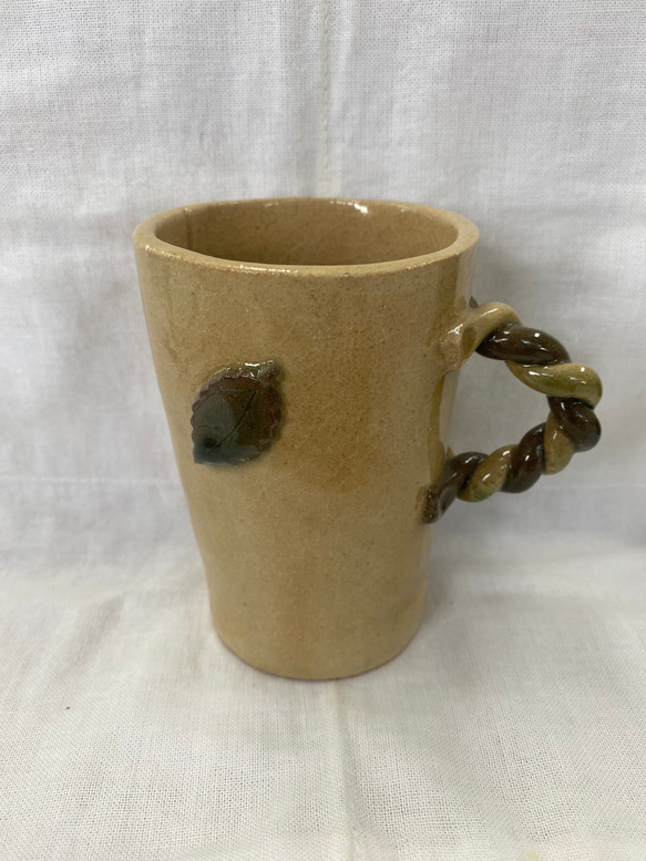 ねじねじ持ち手ののマグカップ　コーヒーカップ　木の葉 3枚目の画像