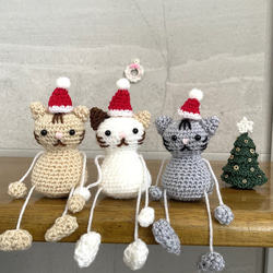クリスマスにサンタクロースに変身する手足ぶらぶら猫ちゃん人形トリオ 2枚目の画像