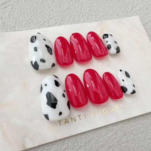 ダルメシアン 白黒 モノトーン パッションレッド ネイルチップ 赤色 犬
