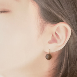 10mmグレーオニキスのシンプルフックピアス　サージカルステンレス　デイリー　お呼ばれ　上品　 6枚目の画像