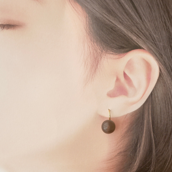 10mmグレーオニキスのシンプルフックピアス　サージカルステンレス　デイリー　お呼ばれ　上品　 6枚目の画像