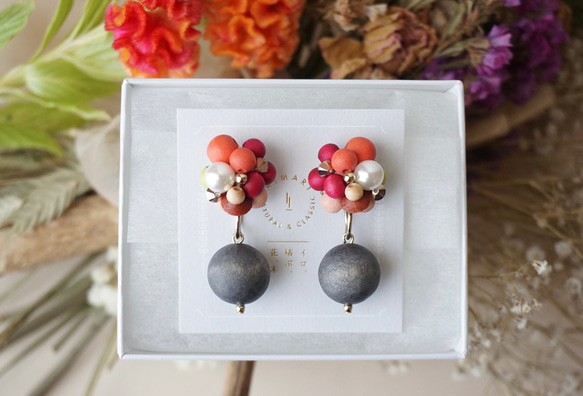 赤いビーズ ネックレス 花の留め具どんな色とも相性抜群