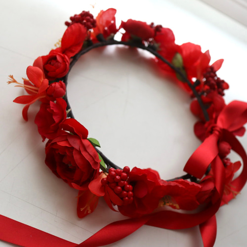 赤い還暦祝いの花冠＊60歳をもっと美しく スタイリッシュレッドの花