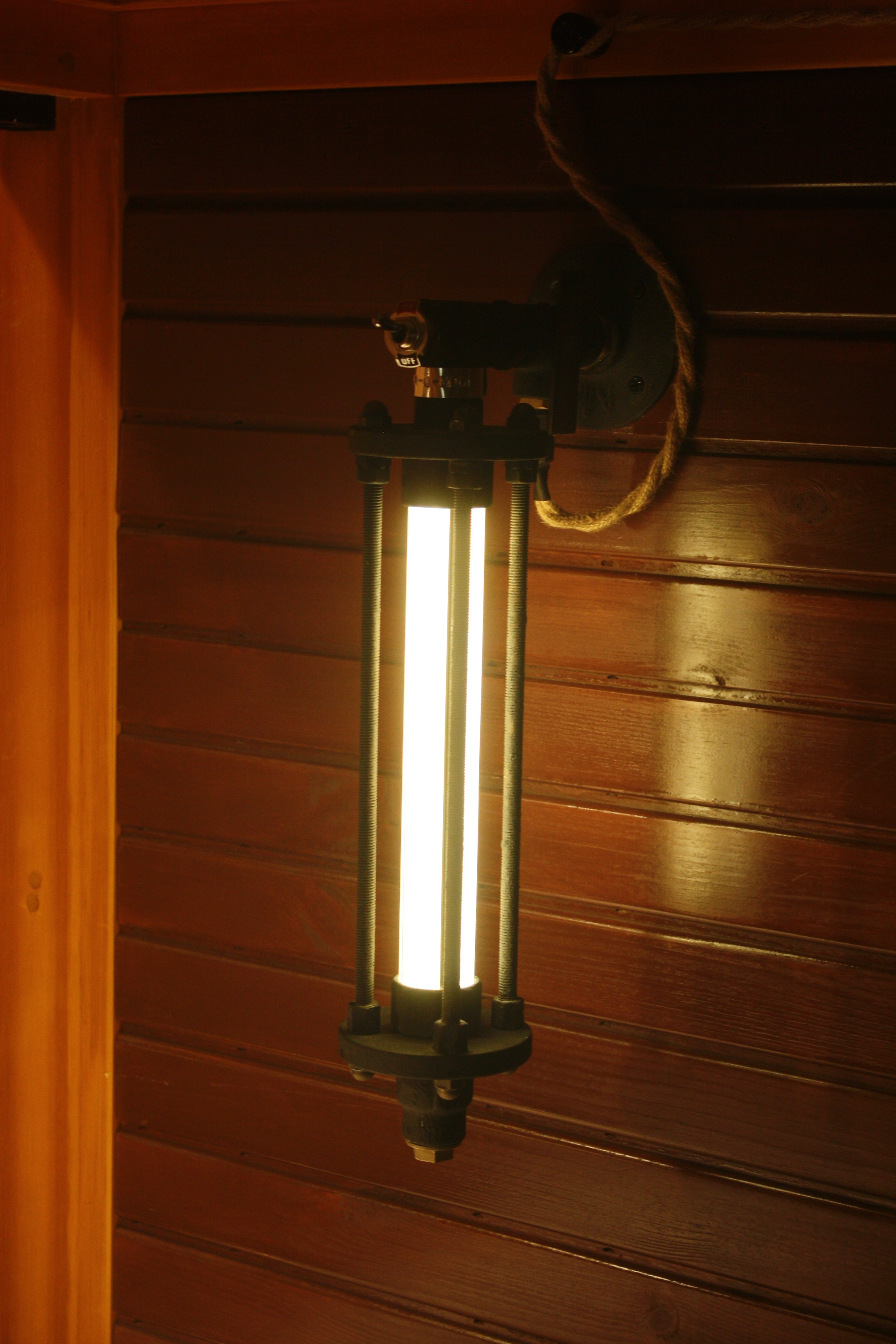 壁取り付け用　LEDライト　電気工事不要　インダストリアル　配管　古塗装