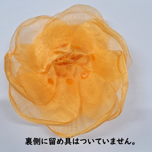 光沢のあるオーガンジーフラワーコサージュ ドレスのアレンジに 留め具