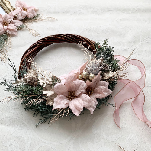 クリスマスリース・ピンクポインセチアのプリザーブドグリーン