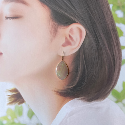 夜光貝《leaf》14kgf ピアス (イヤリング変更可) ピアス（フック