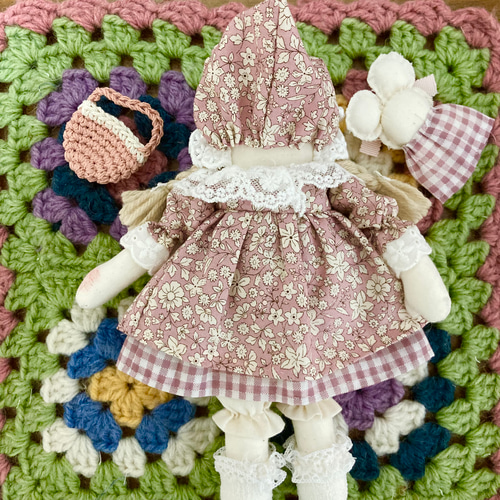 カントリードール♡ハンドメイド♡お人形♡ピンク花柄♡ カントリードール♡♡ハンドメイドドール♡♡手作り人形 - メルカリ