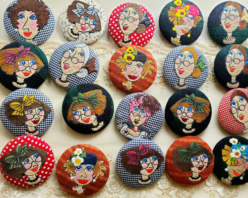 ロラライハリス♡ナイロンライトブラウンキルト♡刺繍のA4