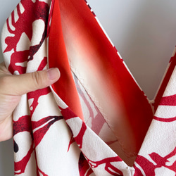 【1点もの】縦づかいのワイドプルオーバー 総手縫い -着物リメイク 絹の縮緬 白地に赤の水芭蕉 V-WP266 7枚目の画像