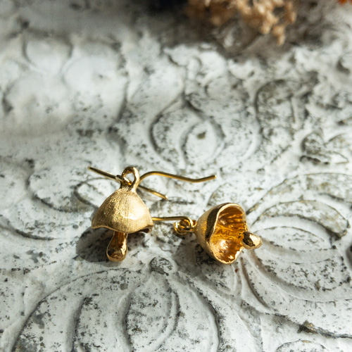 K18GP きのこ ピアス ピアス（フック・チェーン） aroi 通販 16505347