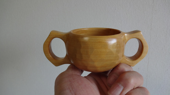 両持ち手のイチョウの一木彫りコーヒーカップ 10枚目の画像