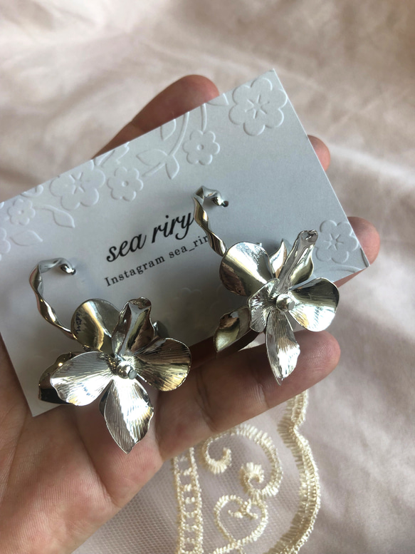 seariry no.556 flower フラワー フープ フラワーピアス シルバー チタンポスト ハンドメイドピアス 6枚目の画像